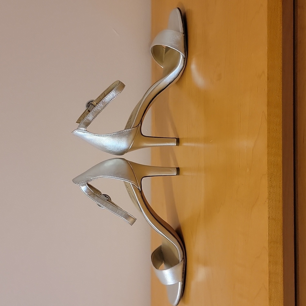 Naturalizer Kinsley silver, sz 8.5